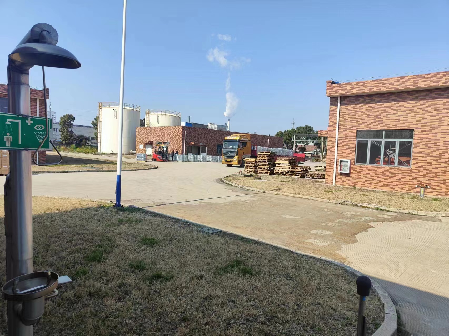 ��һ��װ���·����Ҿ߽�����û��ʰ�ɾ��ͺ�ϲ���ˣ�̫��������