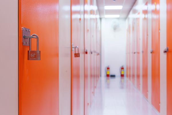 �Դ��REITS�ľ�Ӫս�ԣ����ֻ���Ϣϵͳ��ߵ�λ���Ӫҵ���ģ��ЧӦ���͵�λ�����̯�ɱ�