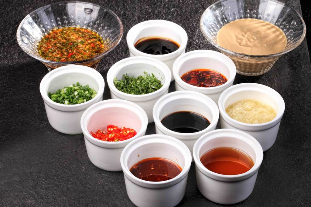 ���ǹ�Ԣһҹ�����ס������˸���αܿӣ�������һ���ⷿ���ԣ�